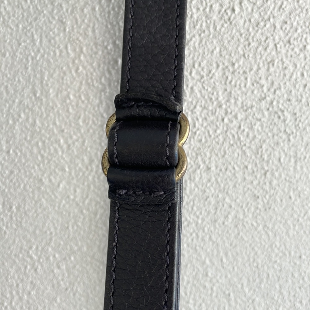 Elegant Black Leather Shoulder Bag - Picture 3 of 12